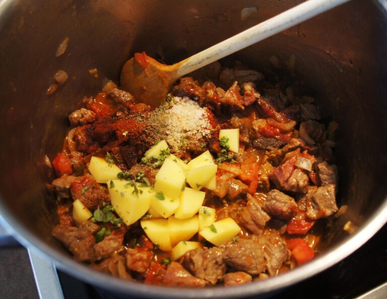 goulash 3749410 1280